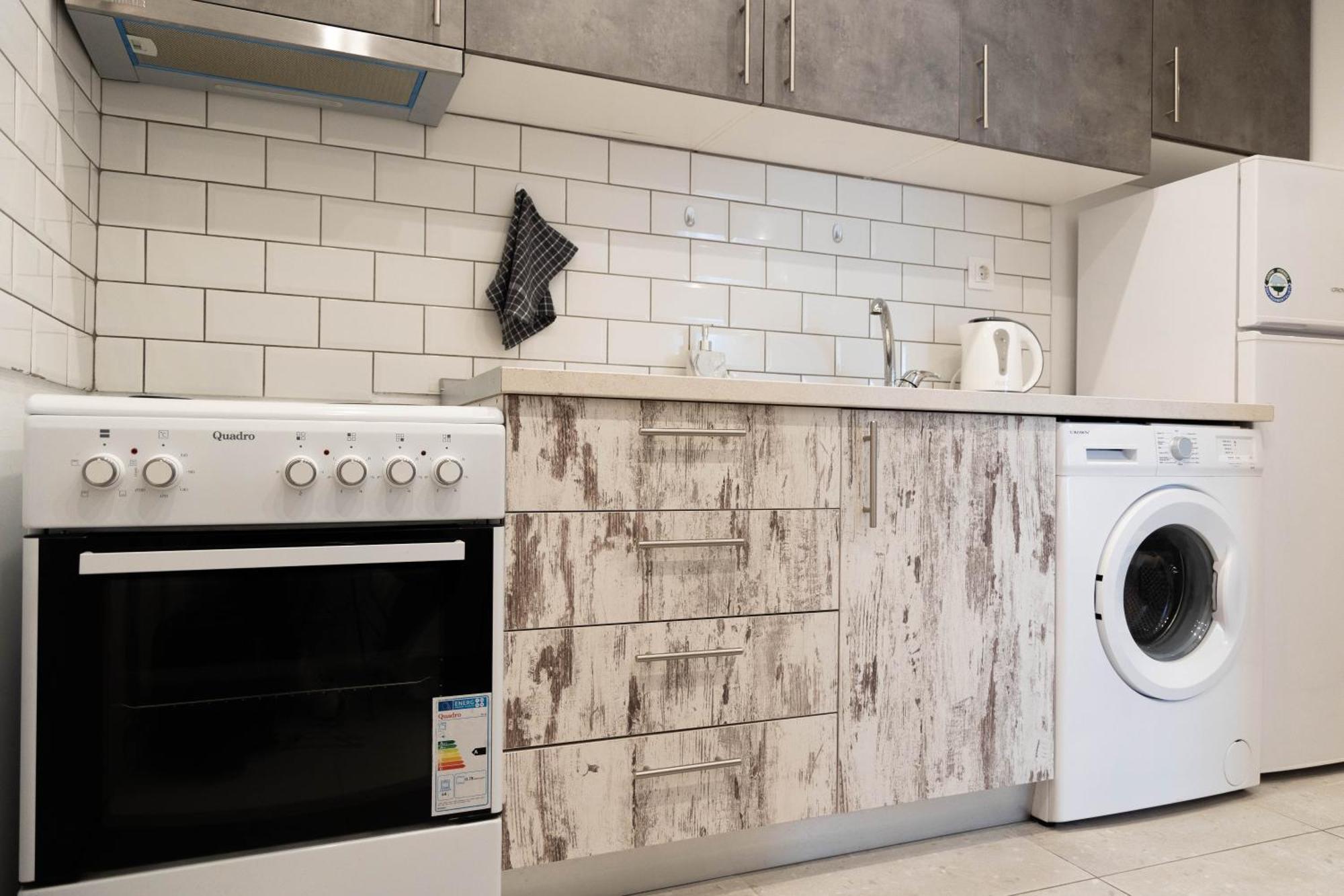 Skg Subway Apartment *